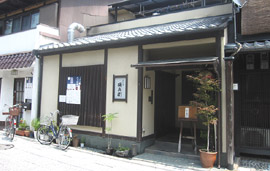 京都の街日記 上七軒の花街通りに北野の心意気を感じる